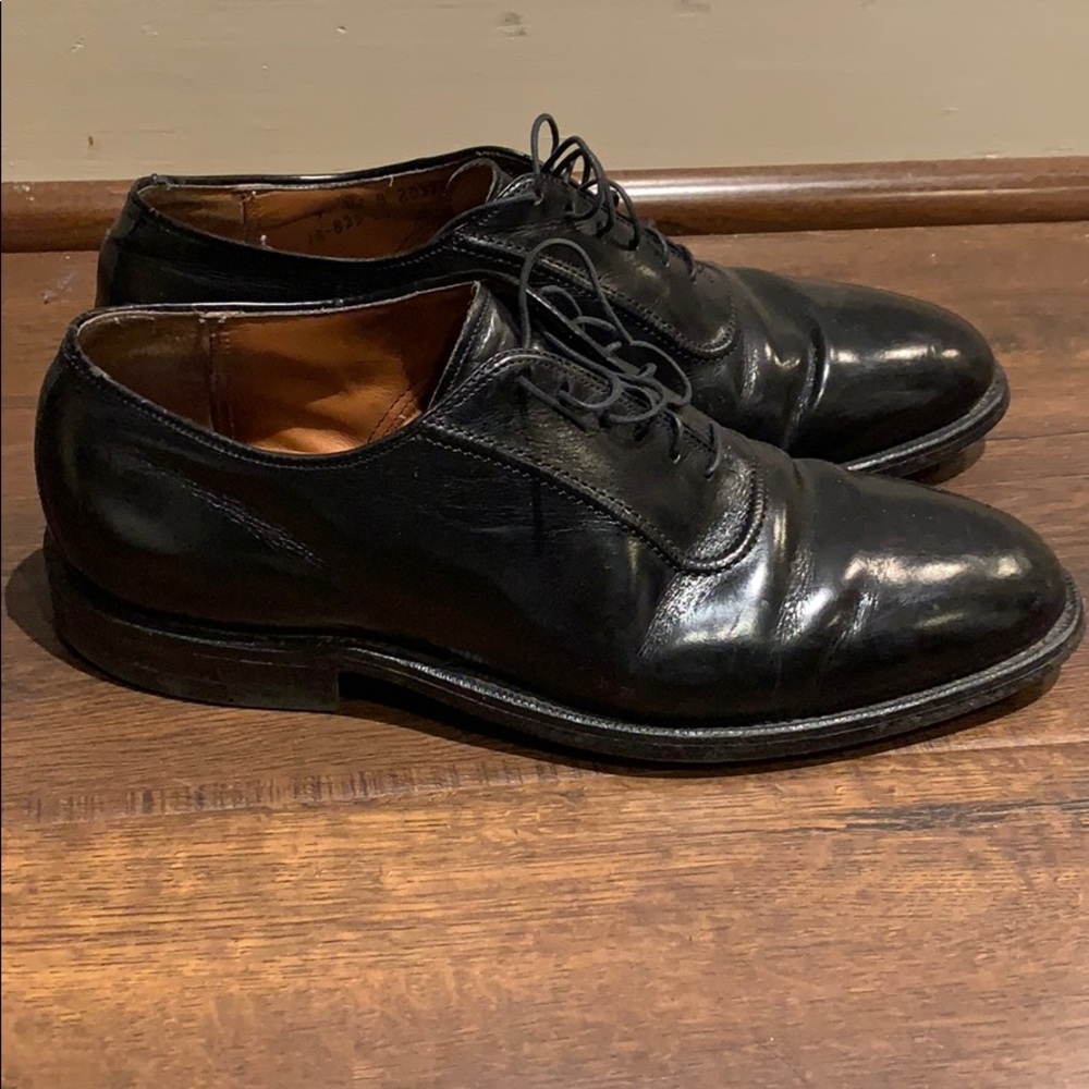 Shoes - Picture 2 of 5